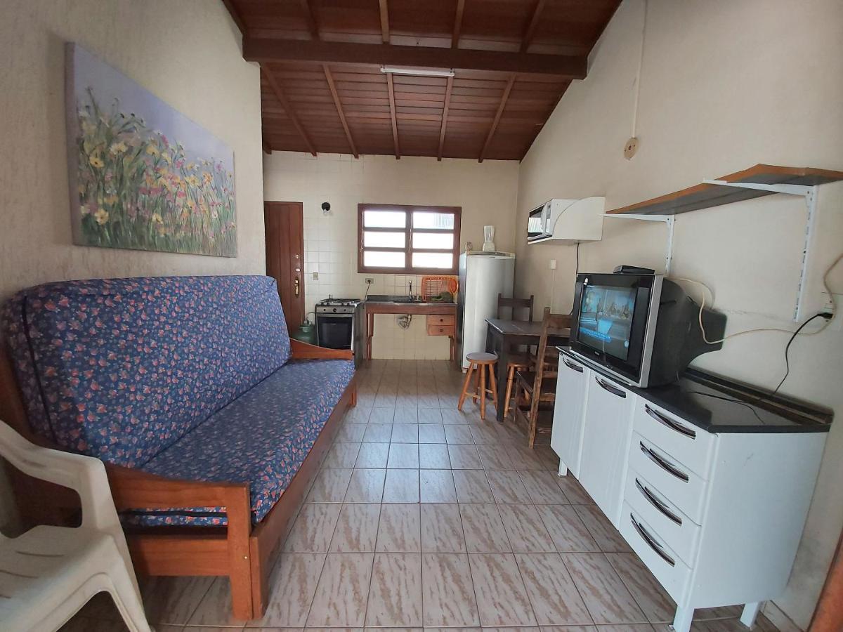 0006.01 - Maranduba - Chale - 1 Dorm - 5 Pess - 3 Quadras Do Mar - Piscina Coletiva - Wifi *